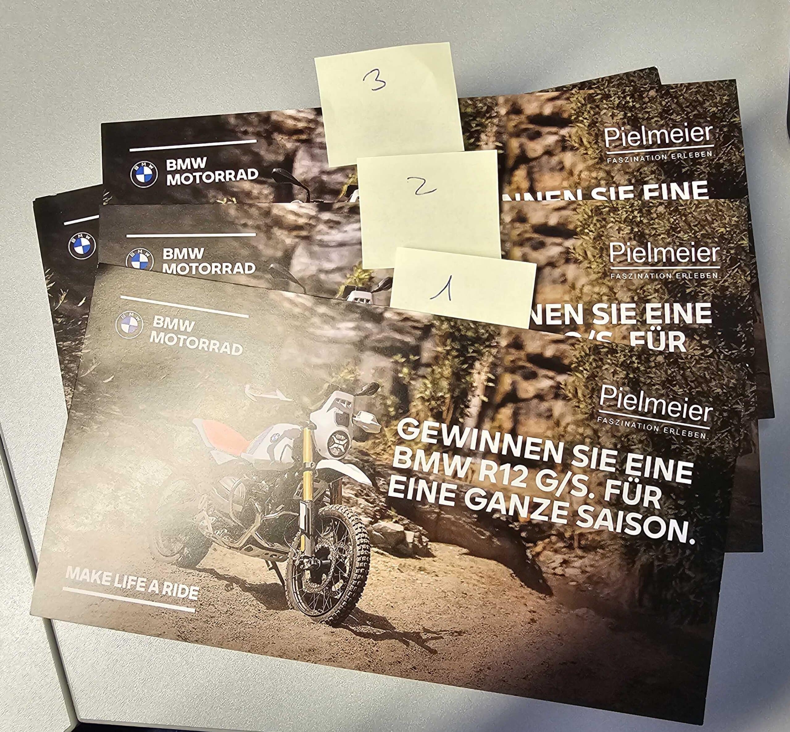 Bild mit den Gewinnspielkarten und den 3 Gewinner Karten