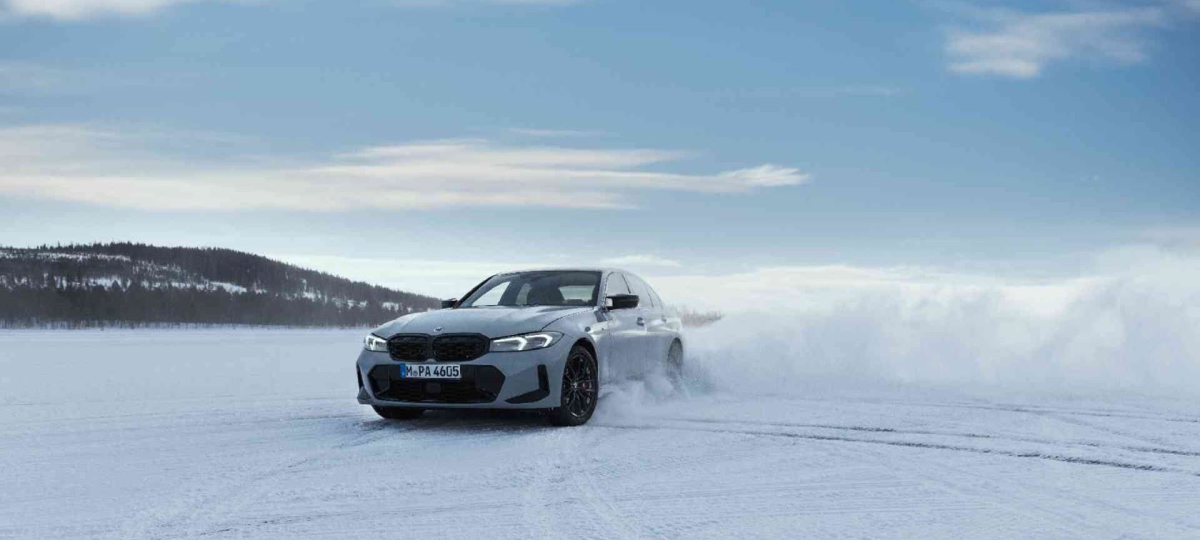 Winterreifen BMW sterngarantie lagerware auto im drift seitlich in Schneelandschaft